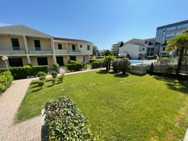 Apartament With Swimming Pool Apartment Caorle Exterior foto